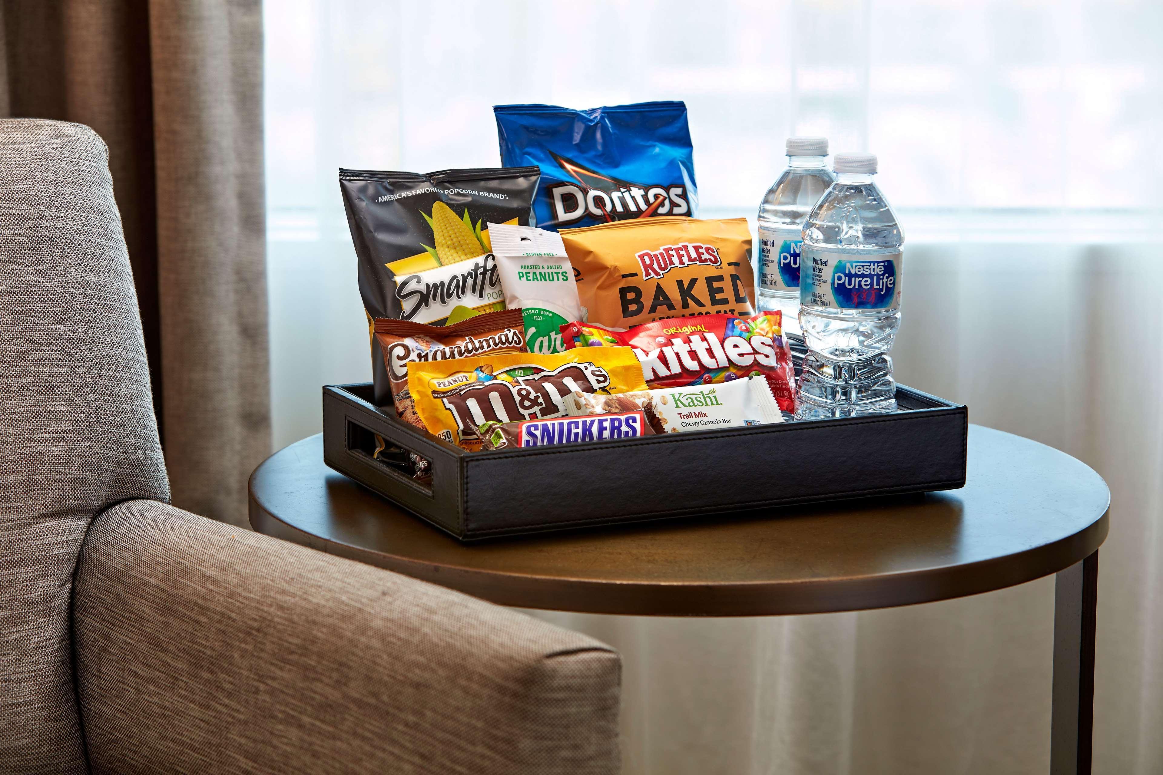 Hilton San Diego Mission Valley Екстериор снимка