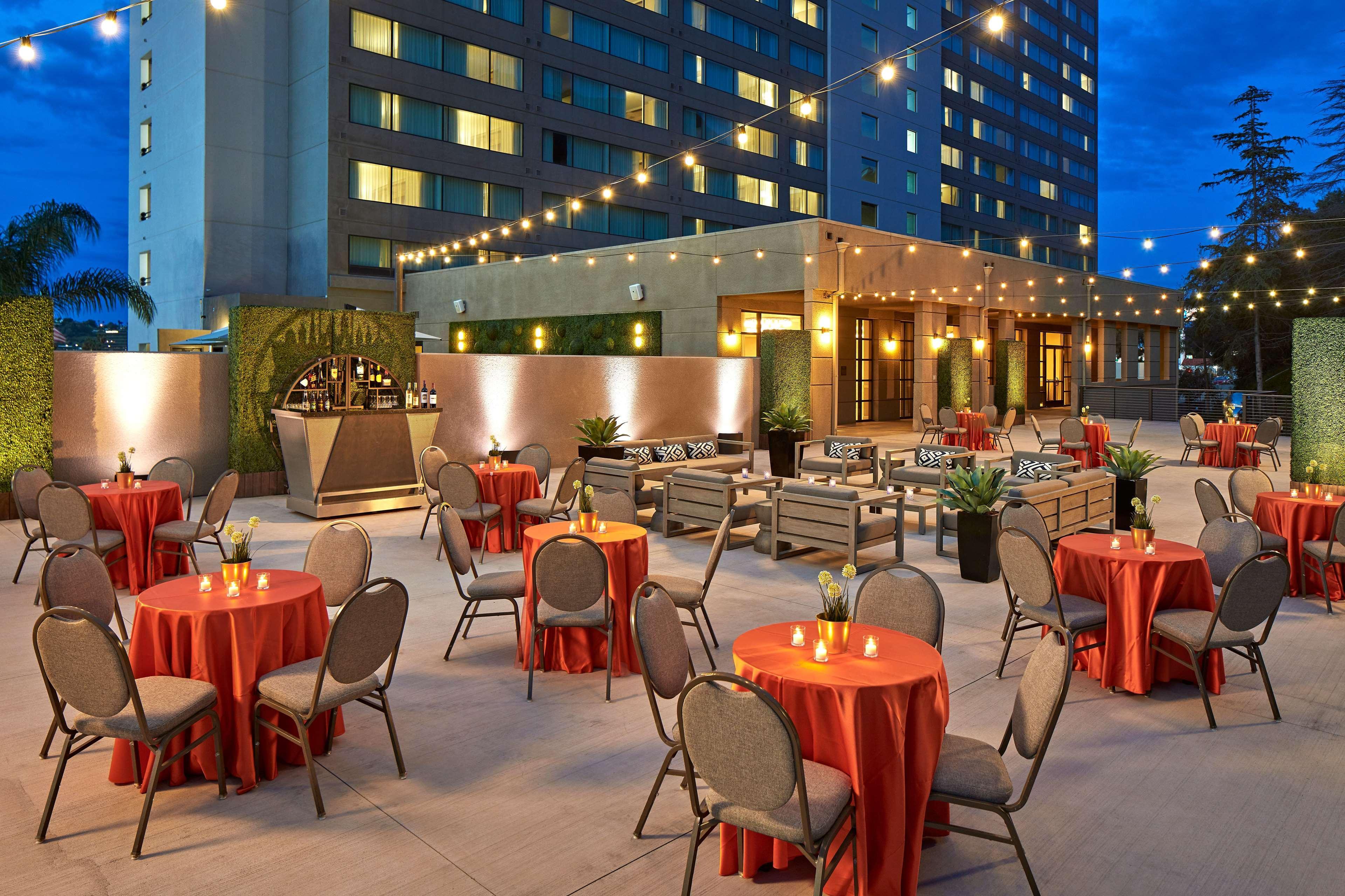 Hilton San Diego Mission Valley Екстериор снимка