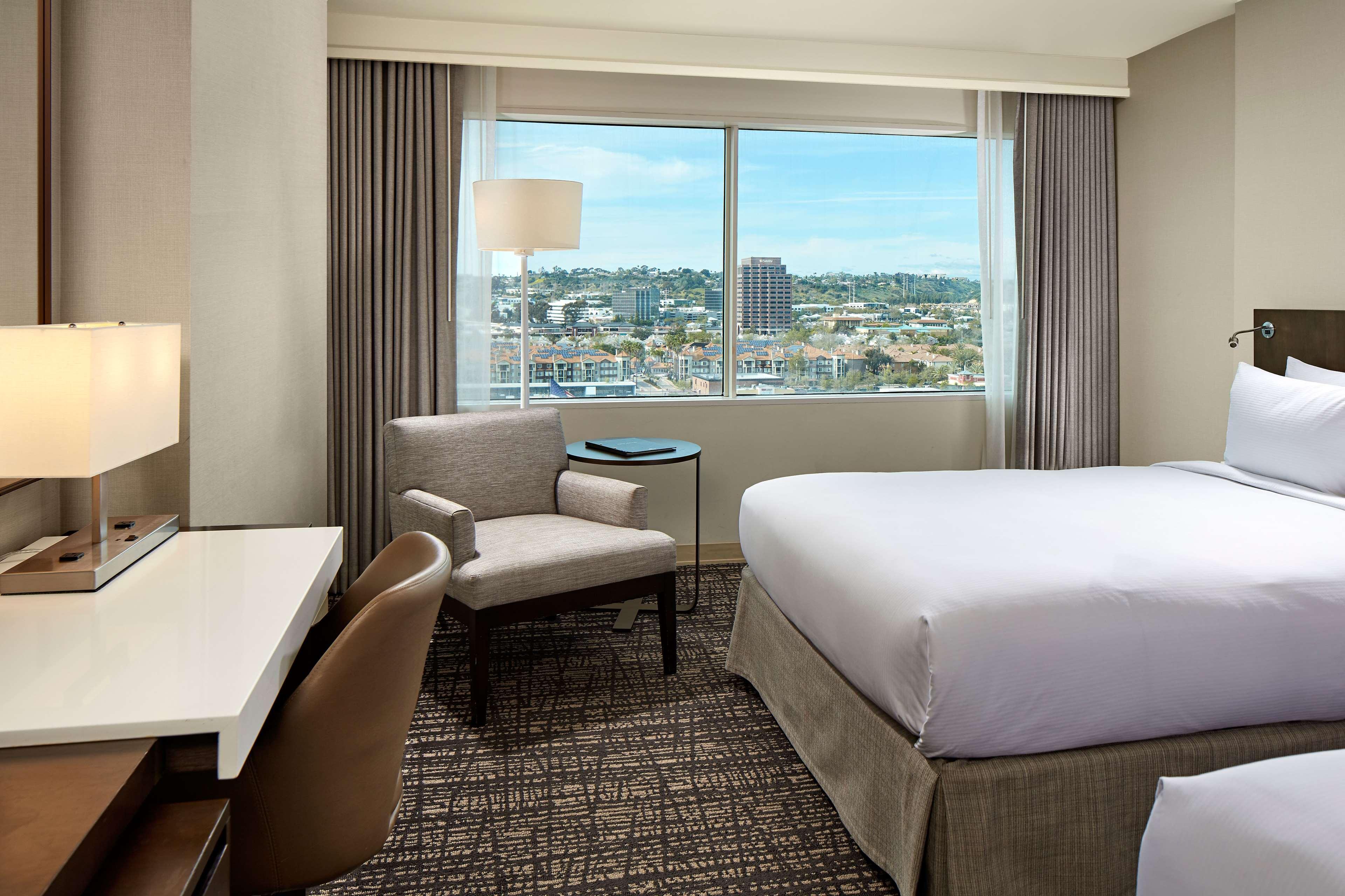 Hilton San Diego Mission Valley Екстериор снимка