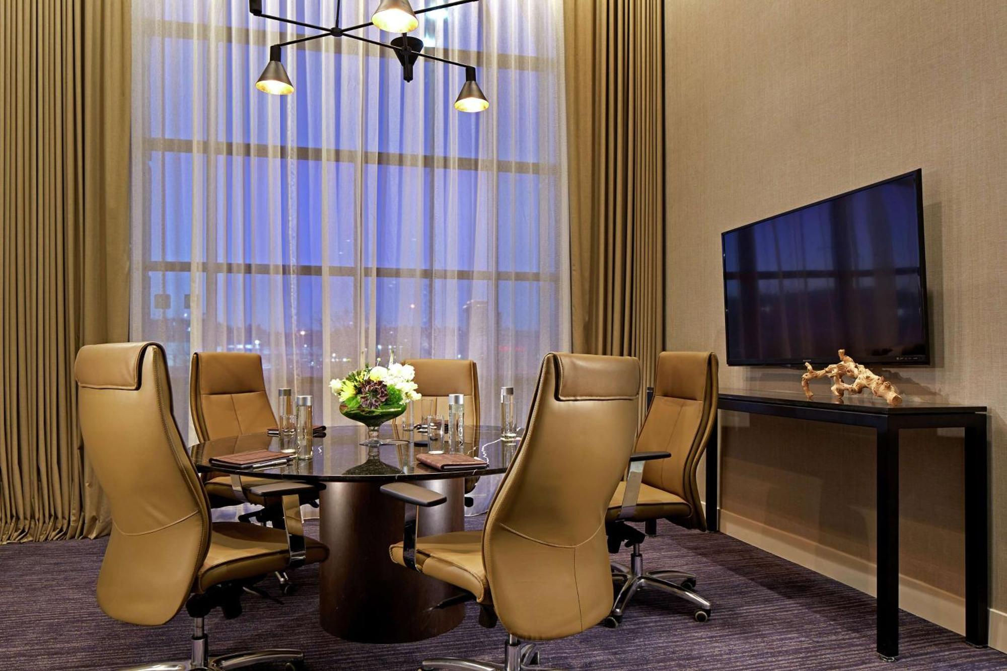 Hilton San Diego Mission Valley Екстериор снимка