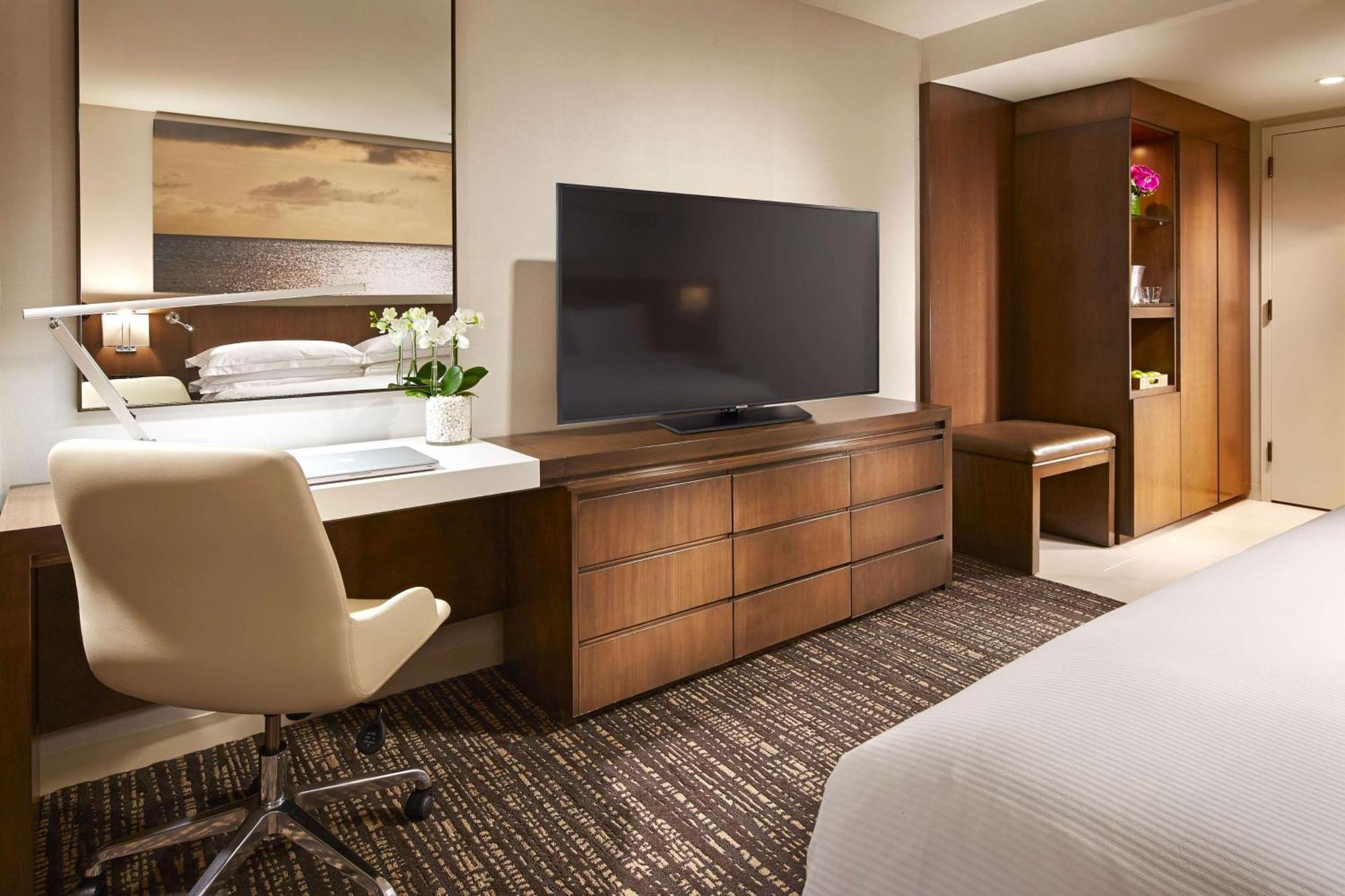Hilton San Diego Mission Valley Екстериор снимка