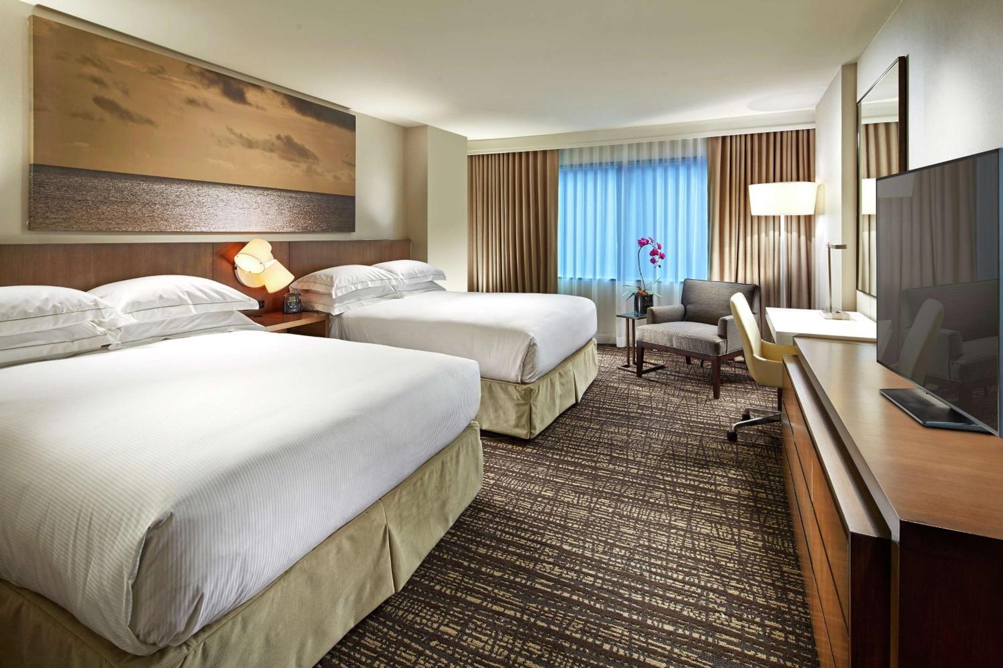 Hilton San Diego Mission Valley Екстериор снимка