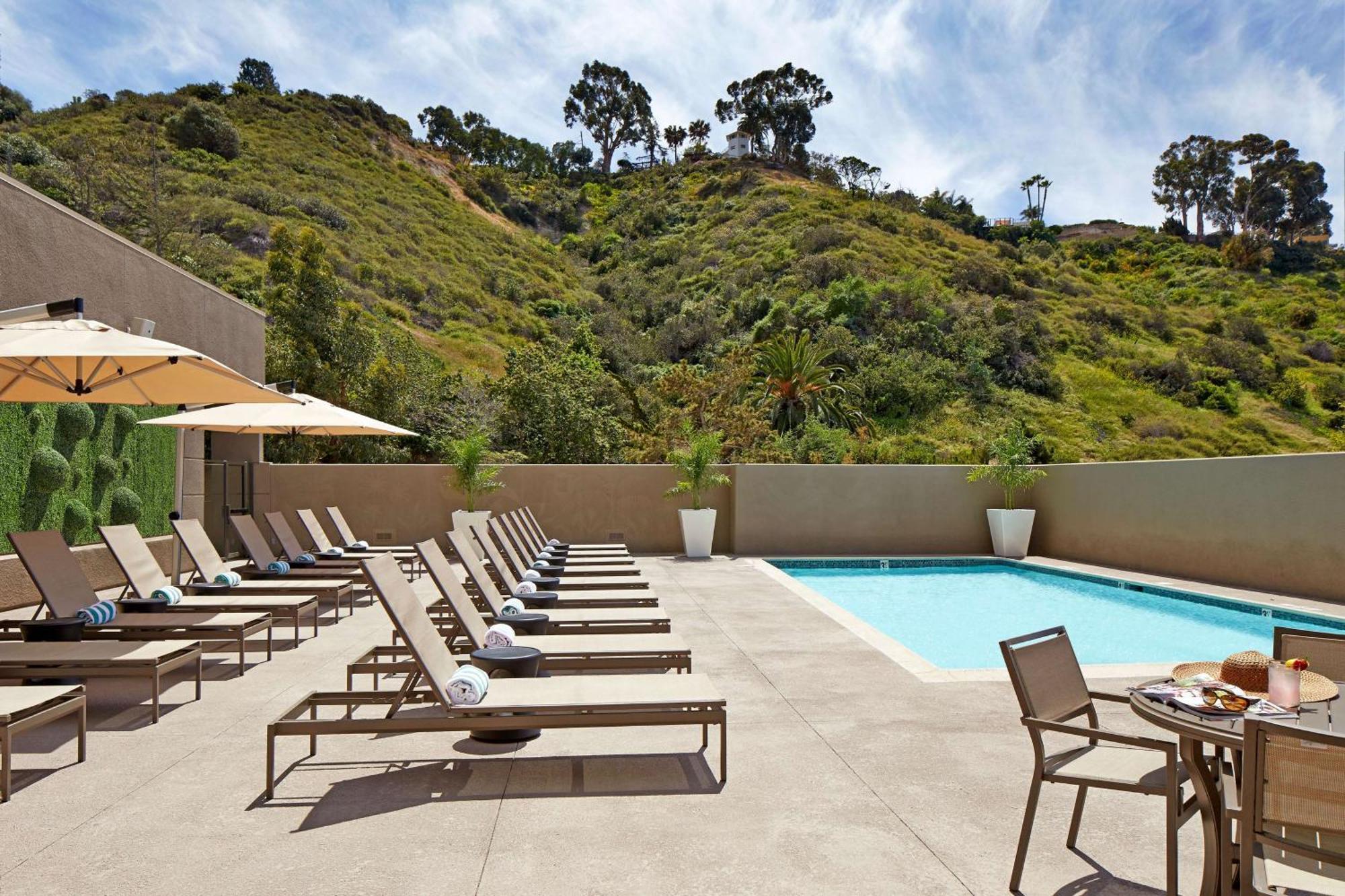 Hilton San Diego Mission Valley Екстериор снимка
