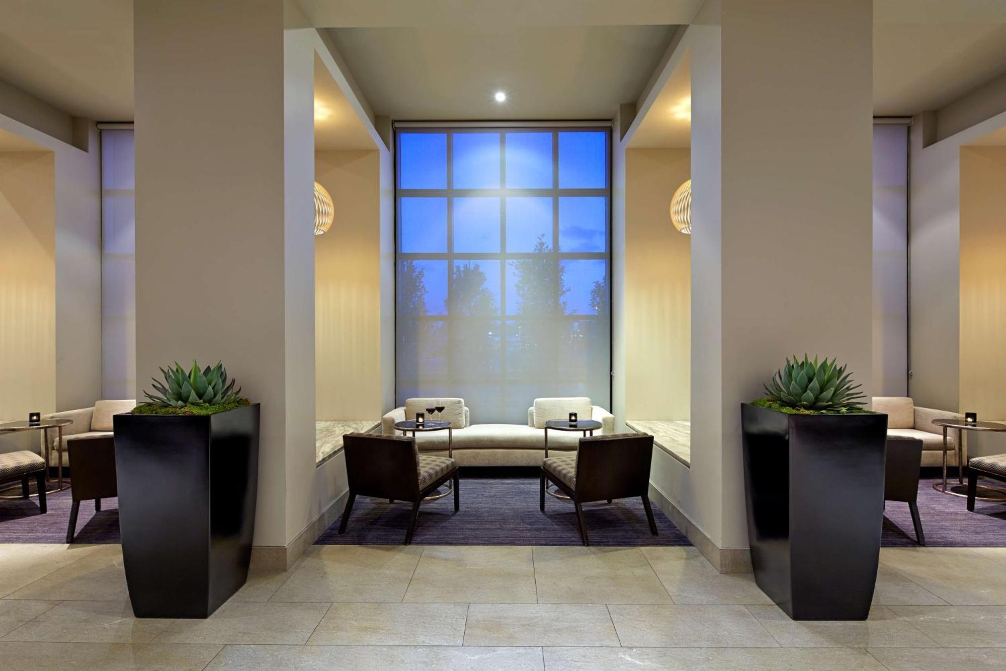 Hilton San Diego Mission Valley Екстериор снимка
