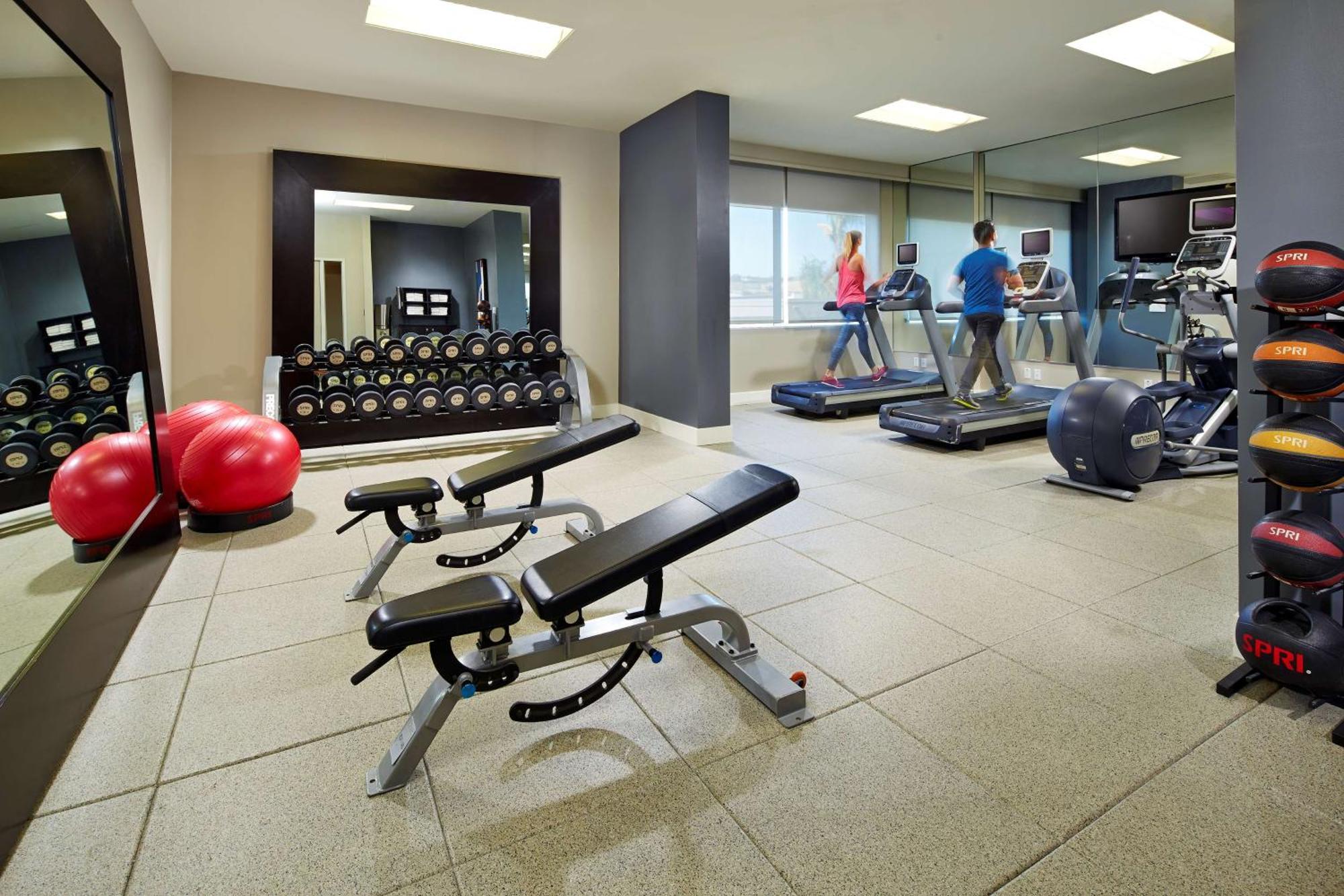 Hilton San Diego Mission Valley Екстериор снимка
