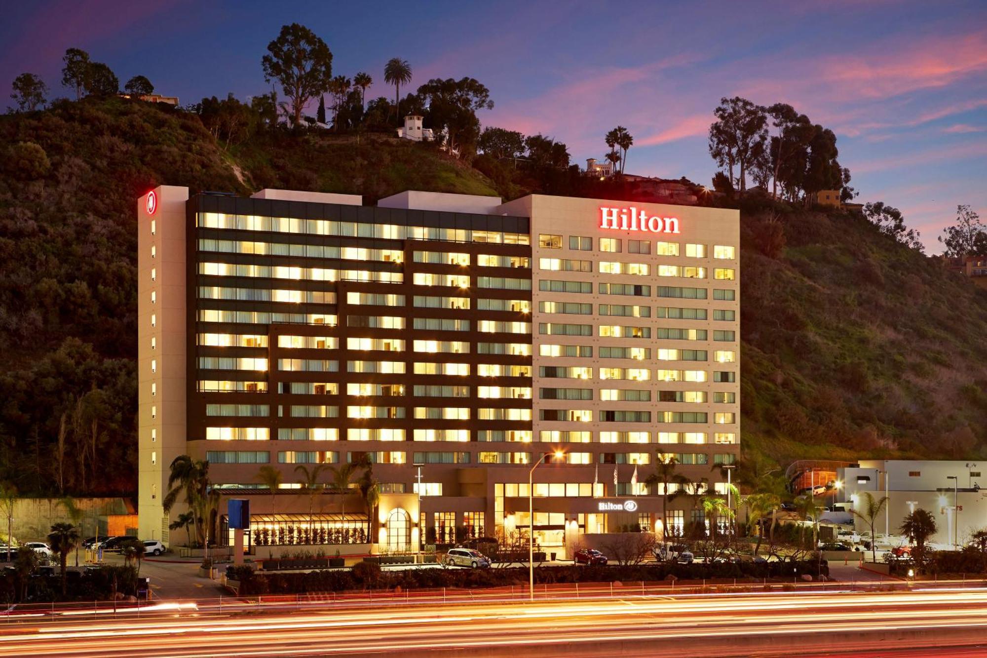 Hilton San Diego Mission Valley Екстериор снимка