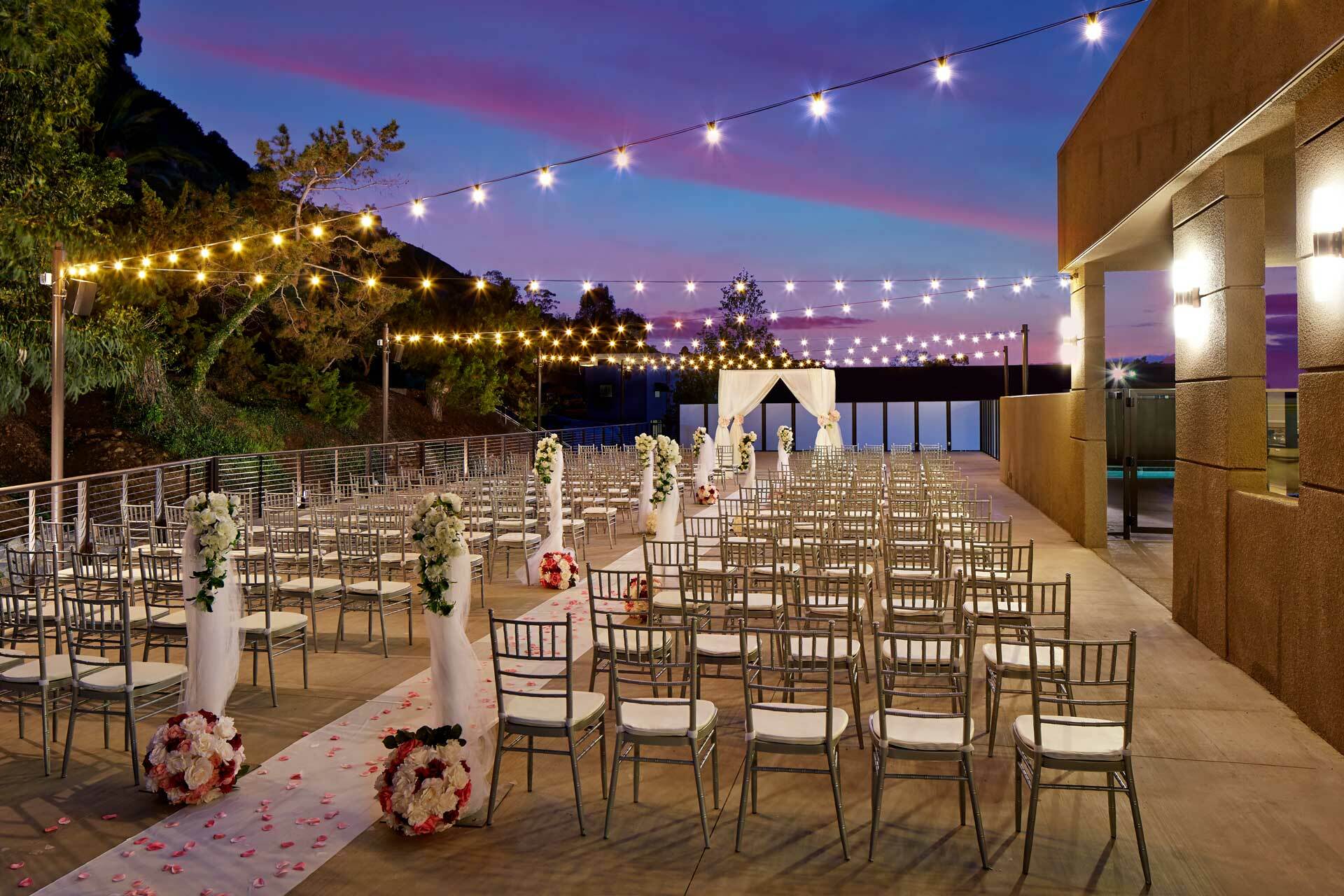 Hilton San Diego Mission Valley Екстериор снимка